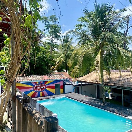 Sunrise Riverside Pool Hostel Luang Prabang Exterior photo