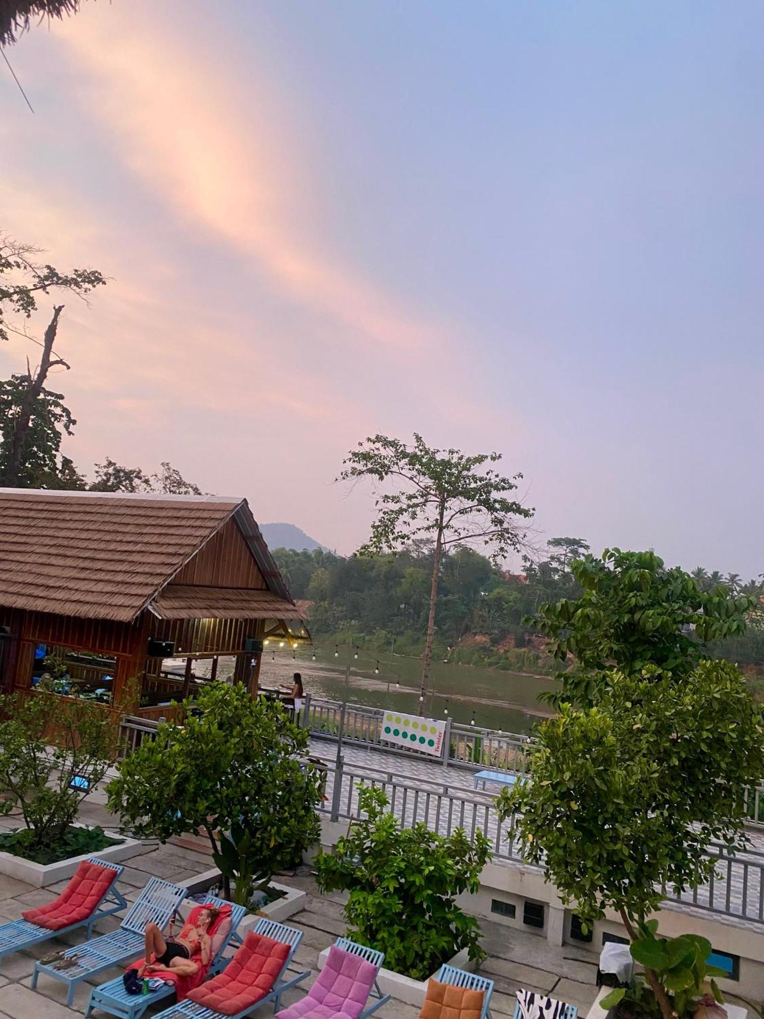 Sunrise Riverside Pool Hostel Luang Prabang Exterior photo
